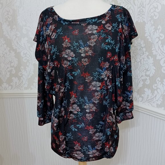 Free People Black Floral Print 3/4 Sleeve Top Ruffle Accent Size Medium - Picture 1 of 5